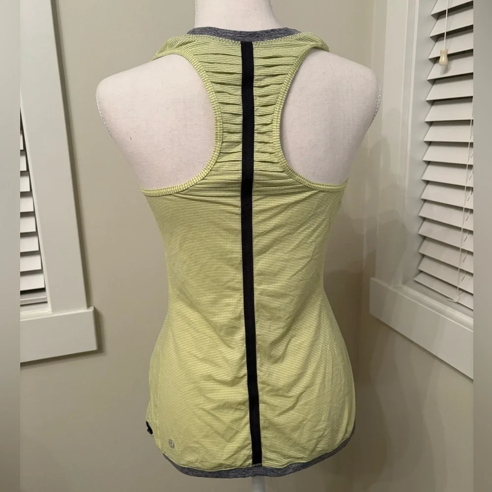Lululemon Run Energy V-Neck Tank Green Stripe Racerback Pocket Size 4 - Picture 3 of 10